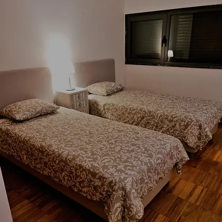 Factory Yellow By Marina New Ac Apartamento